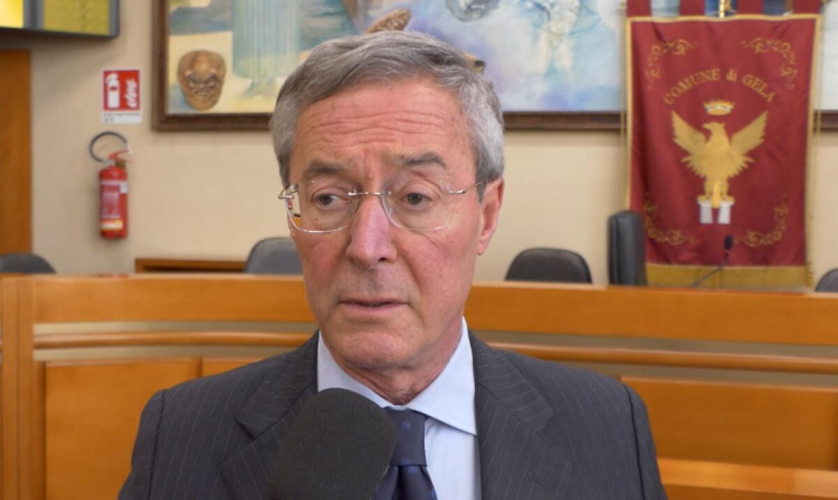 "Su Ast solite strumentalizzazioni politiche", Greco: "Nessun debito del Comune, servizio proseguirà" - Il sindaco Lucio Greco