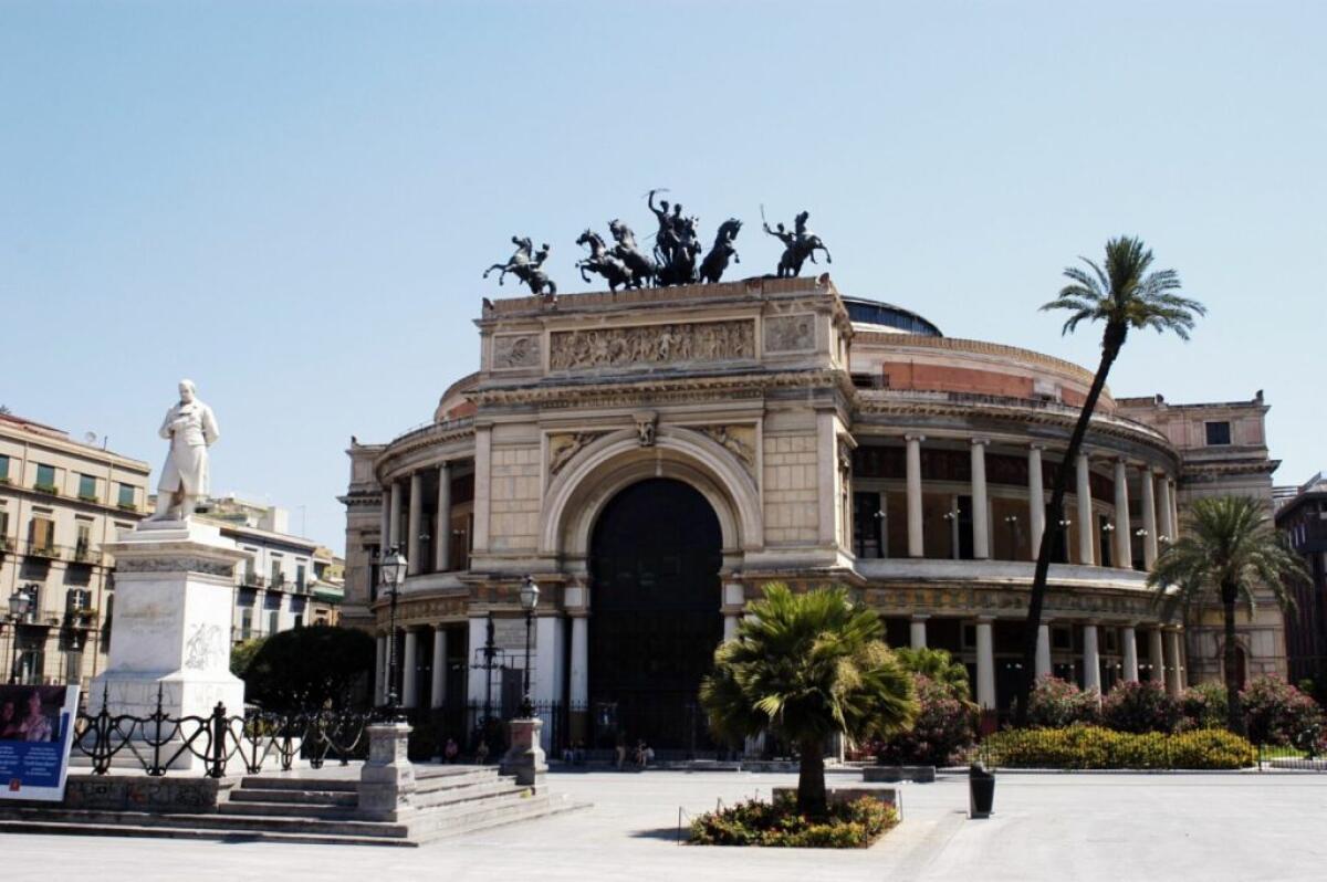 Sicilia, regolamento per erogazione finanziamenti a teatri pubblici - 