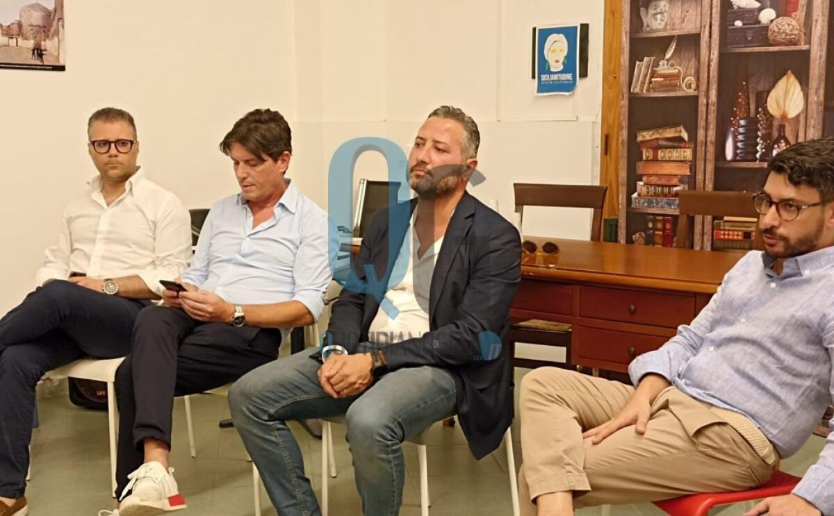 "Centrodestra avanti compatto, chiederemo tavolo cittadino", Scuvera: "Possiamo dare stabilità" - Il coordinatore Scuvera e i consiglieri Casciana, Grisanti e Raniolo