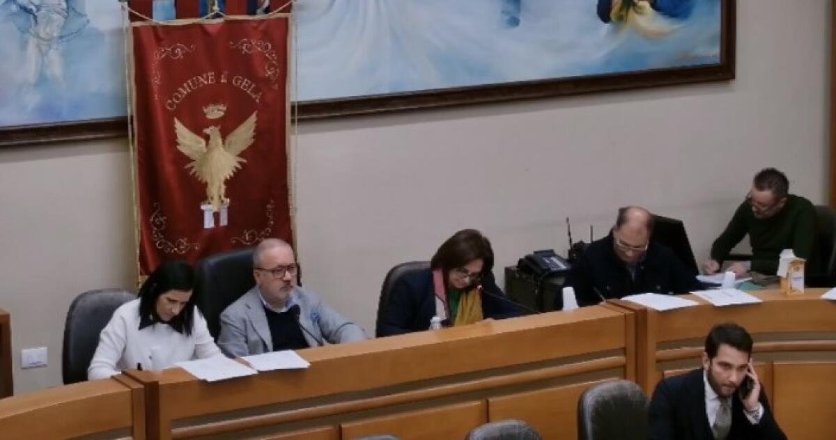 Variazioni di bilancio, si inizia con il piede sbagliato: in aula niente numero legale - 