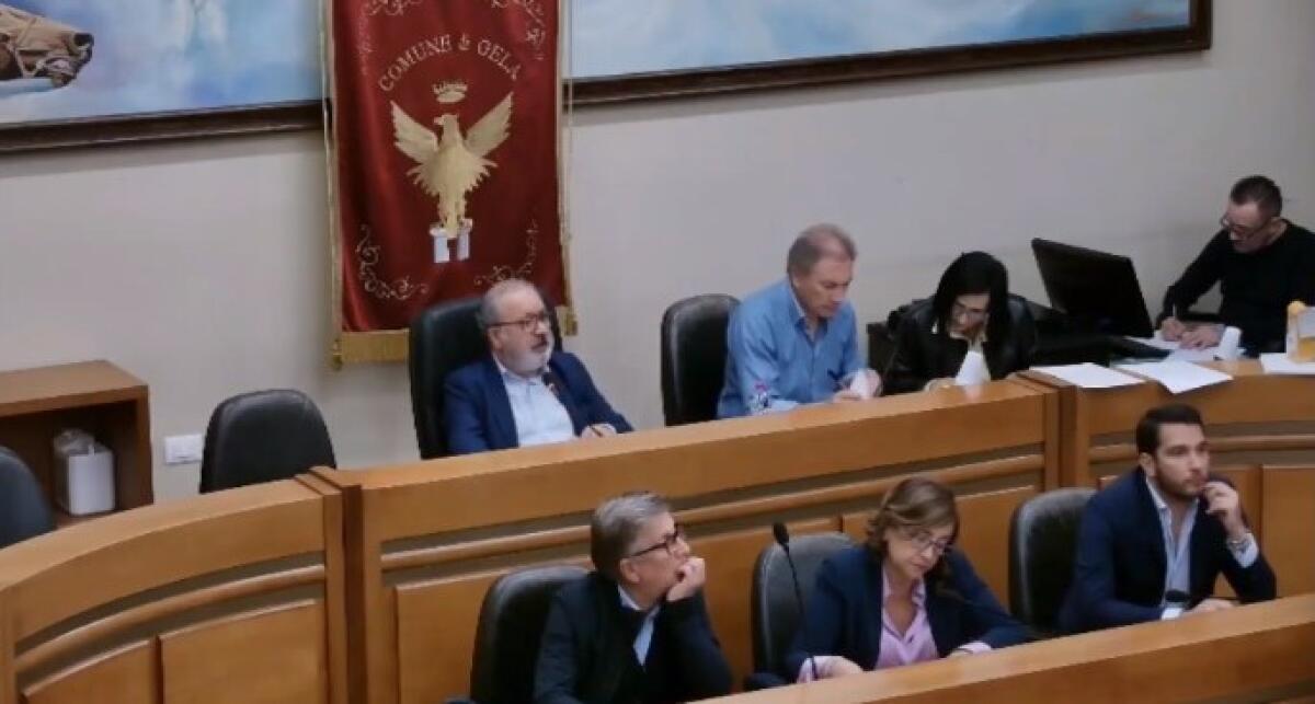 Approvate due variazioni di bilancio, nulla di fatto per il regolamento sulle forniture idriche - 