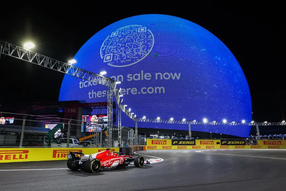 Pole position per Leclerc a Las Vegas, Sainz penalizzato - 