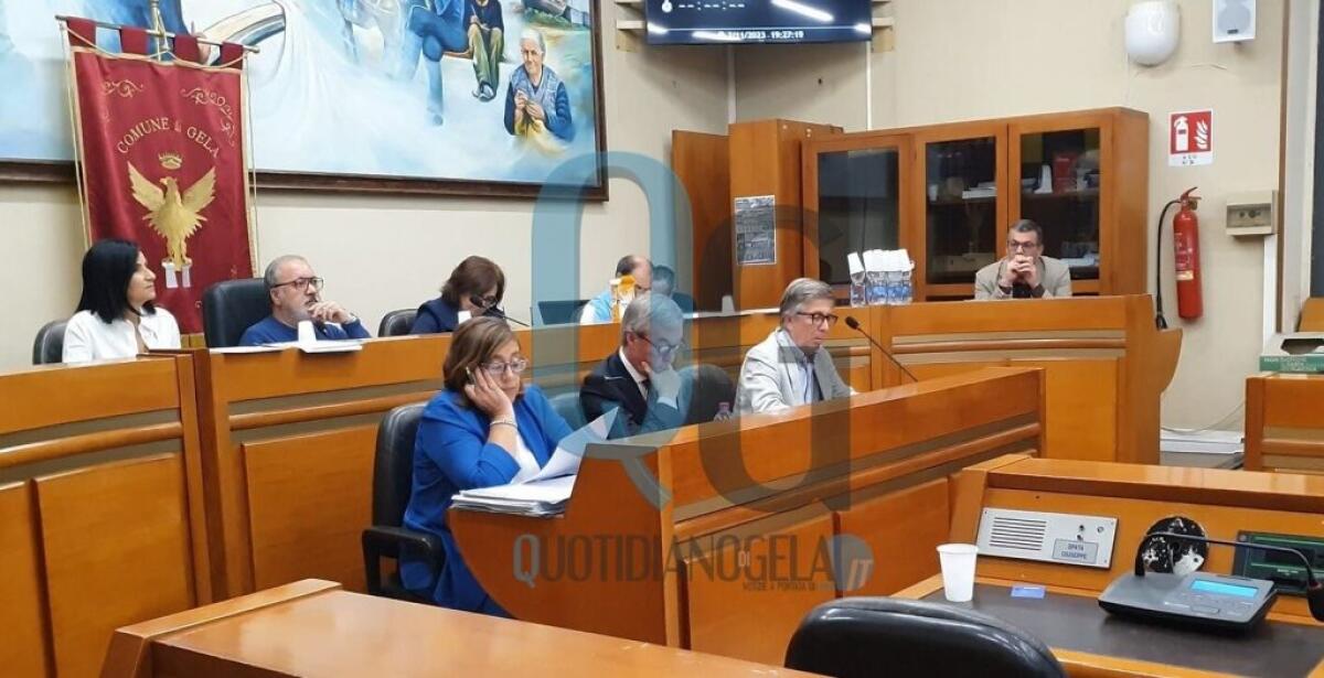 Dissesto, tempi stretti: in aula ad inizio della prossima settimana, Greco fa il "check" ai suoi - Sammito e l'amministrazione in consiglio comunale