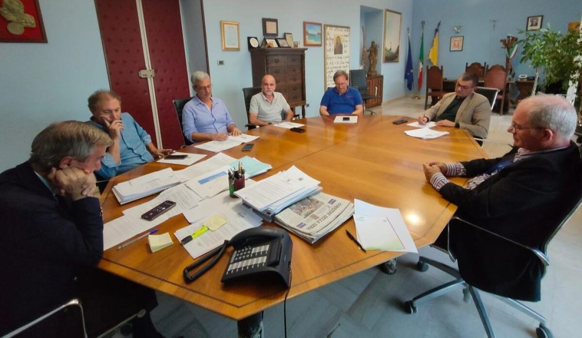 Sale percentuale raccolta differenziata: "Abbandonare rifiuti è reato, controlli con polizia ambientale" - Un incontro sul servizio rifiuti