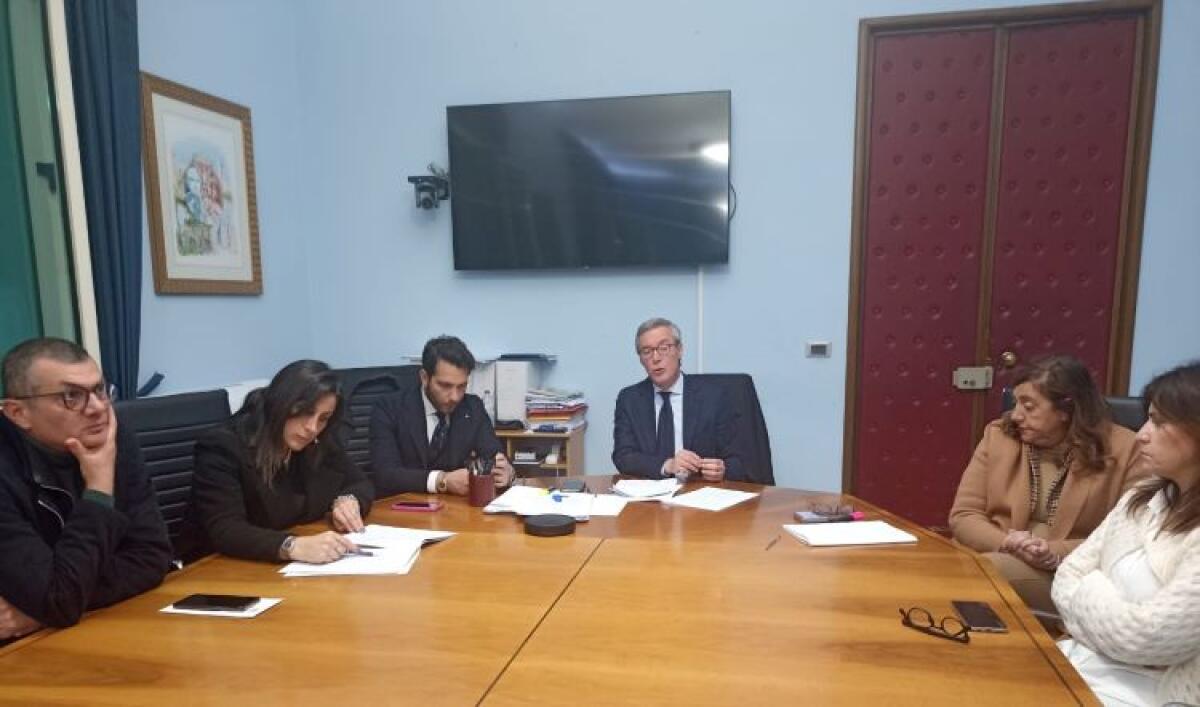 "Su variazioni rispettiamo le norme, vogliamo tutelare il consiglio", Greco: "Basta caccia alle streghe" - Il sindaco Greco e gli assessori
