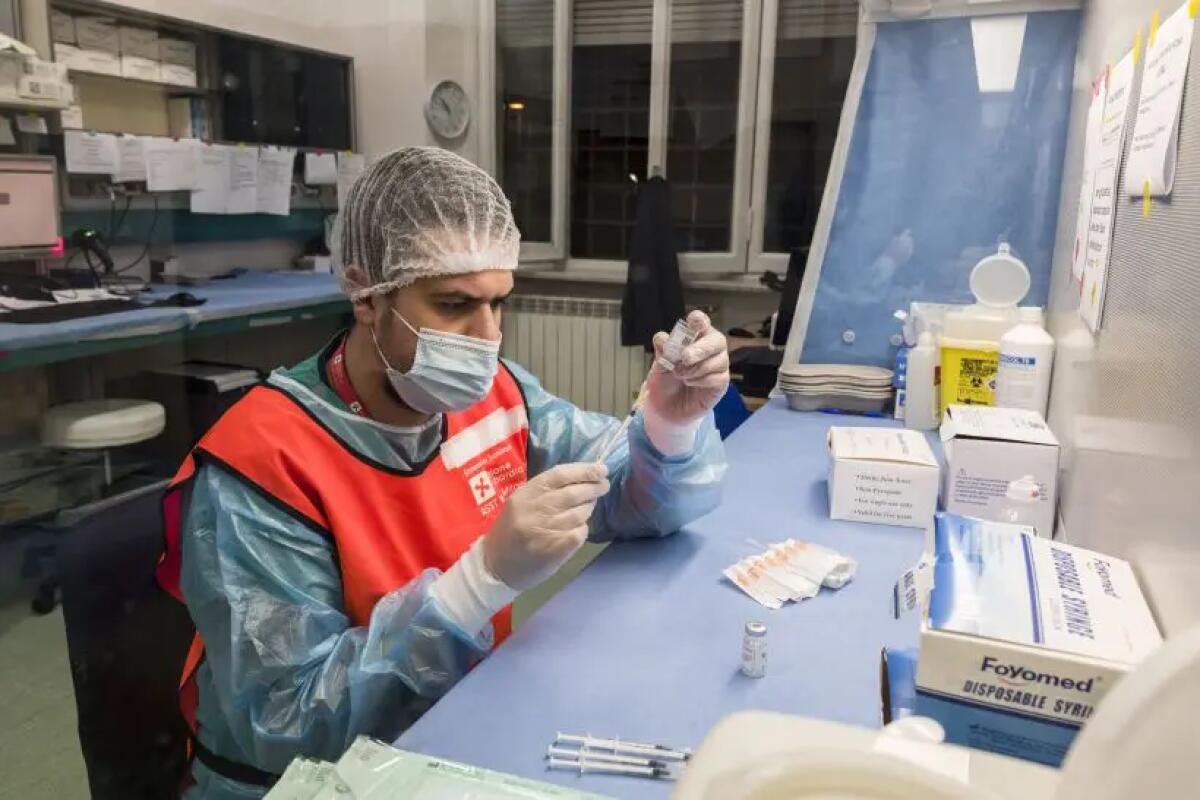 Covid, contagi in calo ma aumento i decessi - 