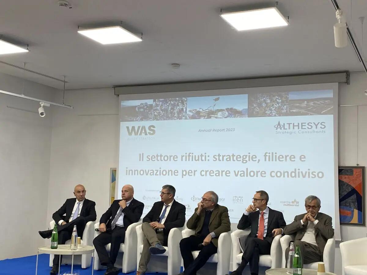 Corre l’industria dei rifiuti, 27,2 mld di euro di ricadute per l’Italia - 