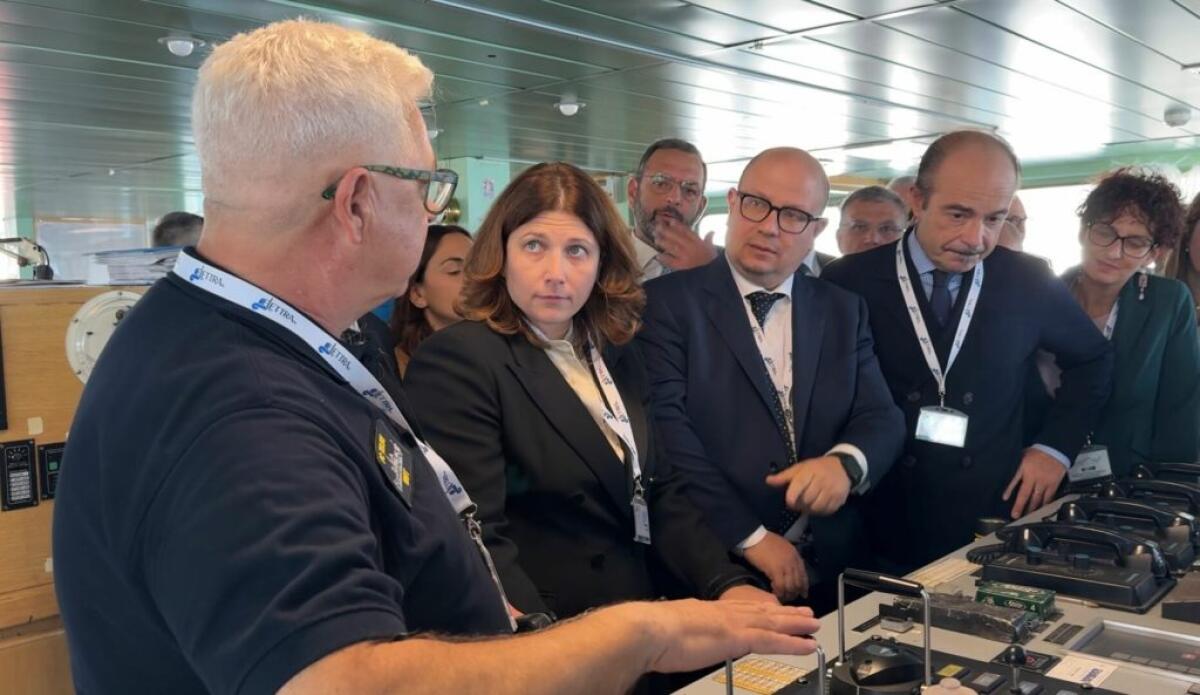 Entro il 2024 le isole siciliane saranno connesse con la fibra ottica - 