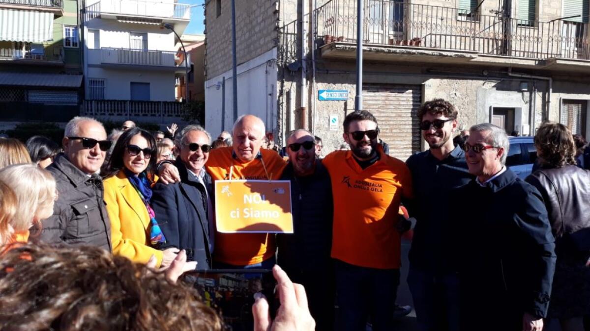 Tanti a sostegno delle donne operate al seno: in strada cittadini, associazioni e istituzioni - 