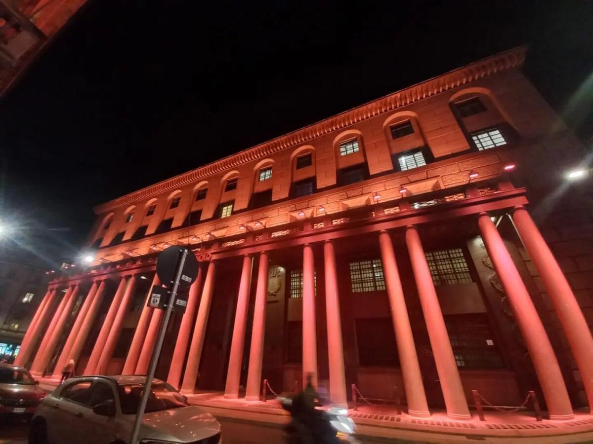 Intesa Sanpaolo accende le luci contro la violenza sulle donne - 