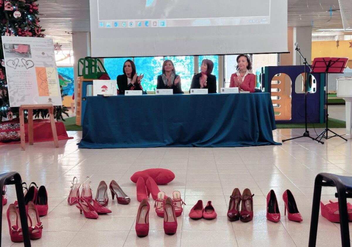 Contro la violenza sulle donne, panchina rossa all'istituto "San Sebastiano" - 