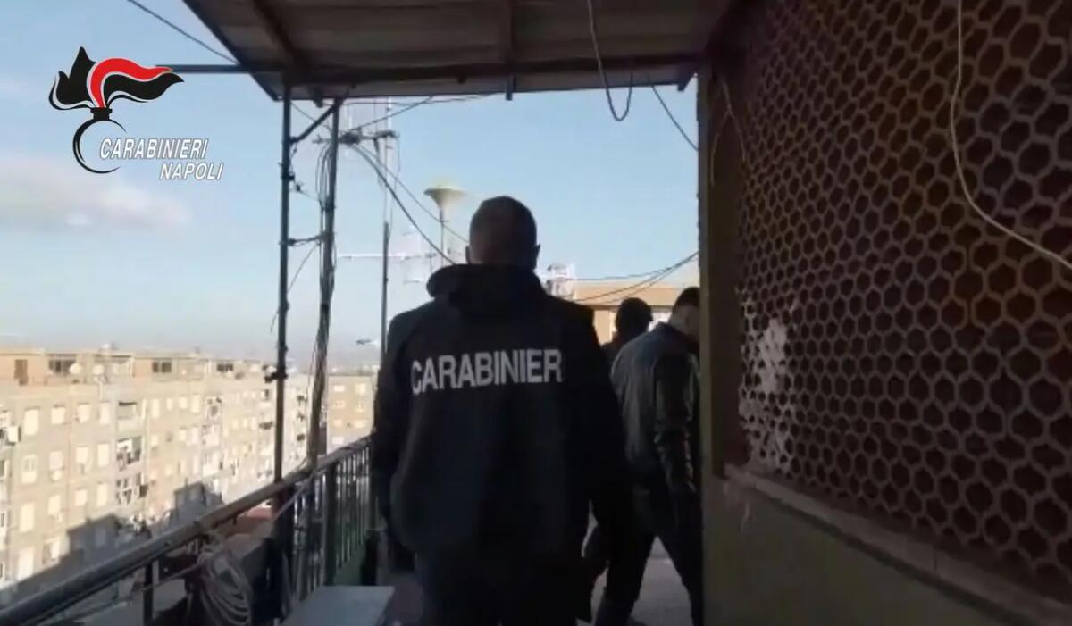 Camorra, blitz nella piazza di spaccio di Brusciano. 35 in carcere -