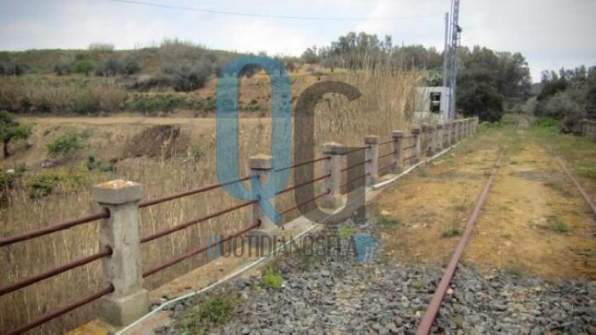 Interrotta da anni, ok compatibilità ambientale per i lavori della tratta ferroviaria Niscemi-Gela - La tratta interrotta