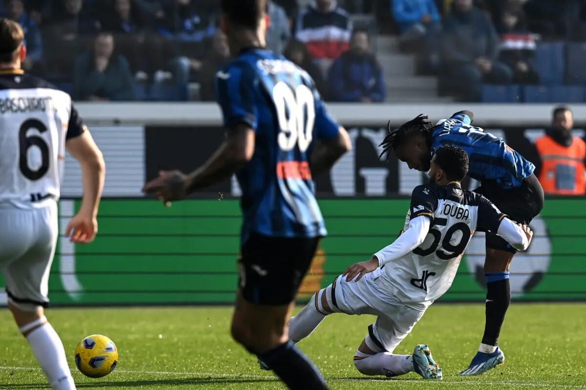 Lookman-gol, l’Atalanta chiude il 2023 battendo 1-0 il Lecce - 