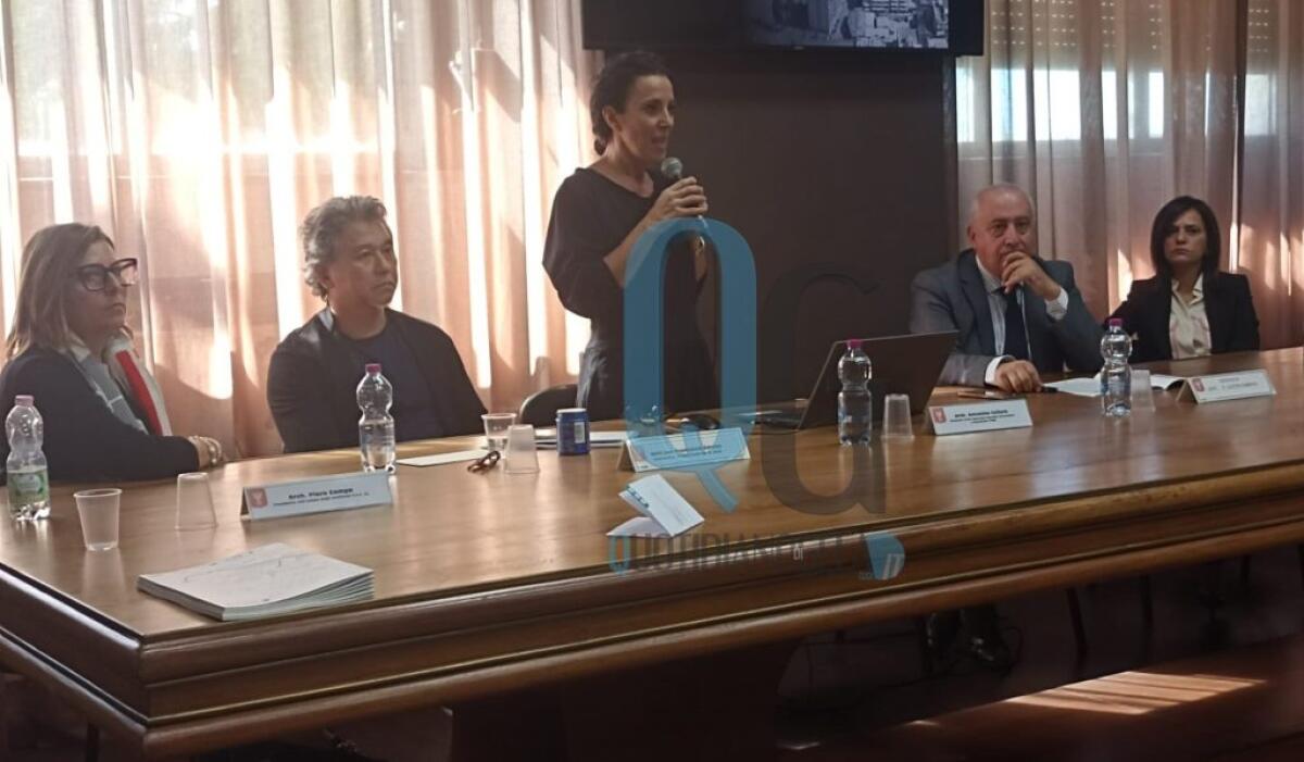 "Qualità abitare", scadenze per il rush finale: approvati progetti e procedure di gara - Un momento della presentazione dei progetti