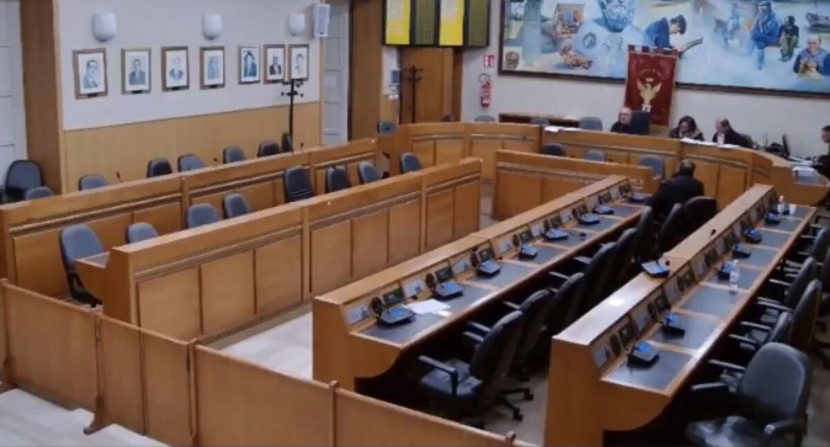 Aliquote Imu-Irpef e variazioni di fine anno, un solo consigliere in aula: assise convocata anche domani - 