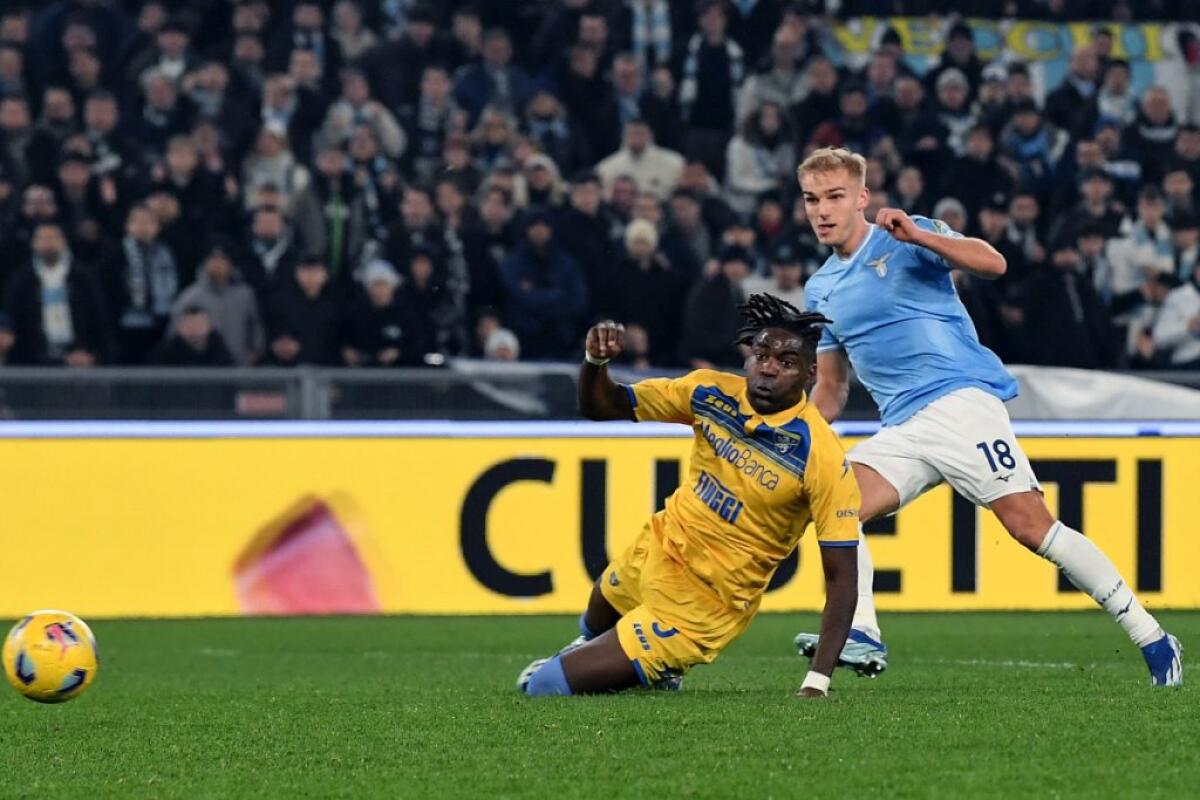 Soulé illude il Frosinone, la Lazio rimonta e vince 3-1 - 