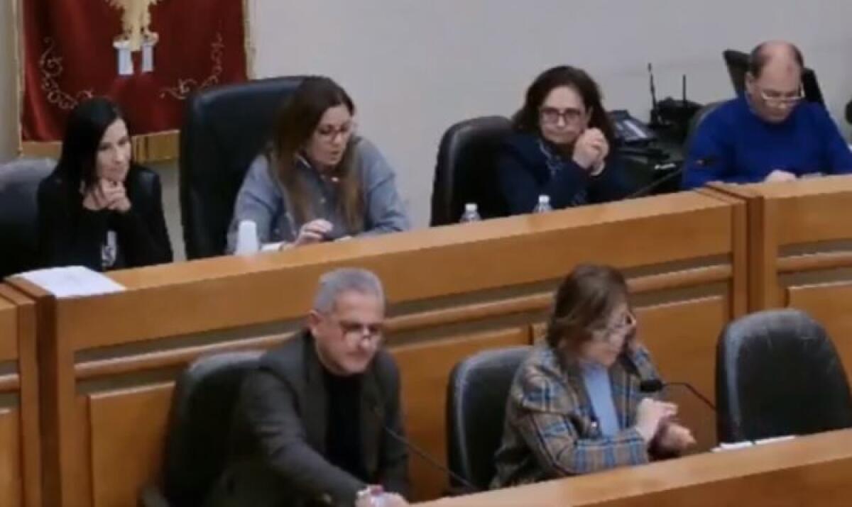 Commissione invalidità, da Asp nessun segnale: Pizzardi, "documento comune giunta-consiglio" - Piazzardi in aula insieme al vicesindaco Mariangela Faraci