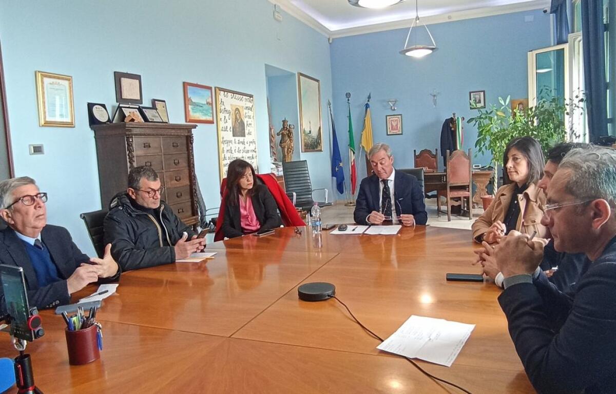 "Non siamo l'amministrazione del dissesto", Greco: "Valuterò insieme agli altri se ricandidarmi" - Greco e gli assessori