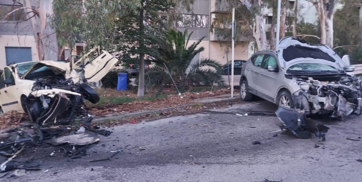 Scontro violento tra due auto in via Venezia, due ragazzi feriti - 