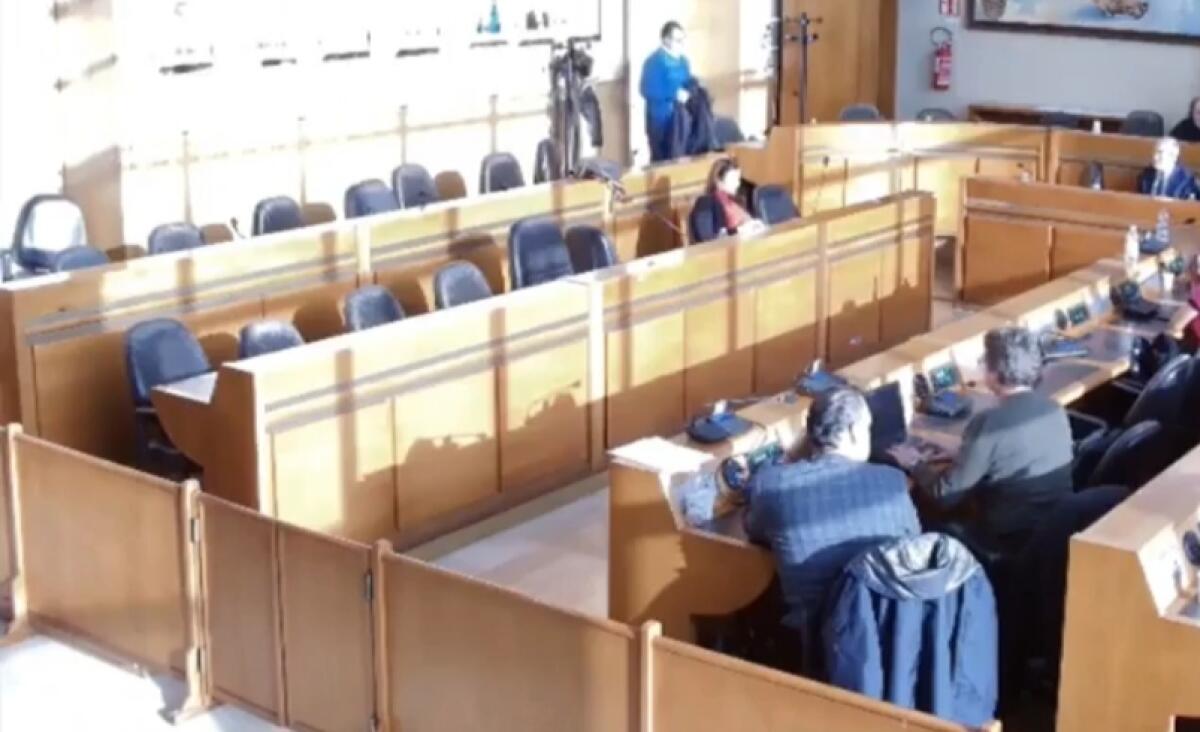 Irpef e Imu al rialzo per il dissesto, l'aula prende tempo: "Ministero bloccherà tutti i trasferimenti" - 