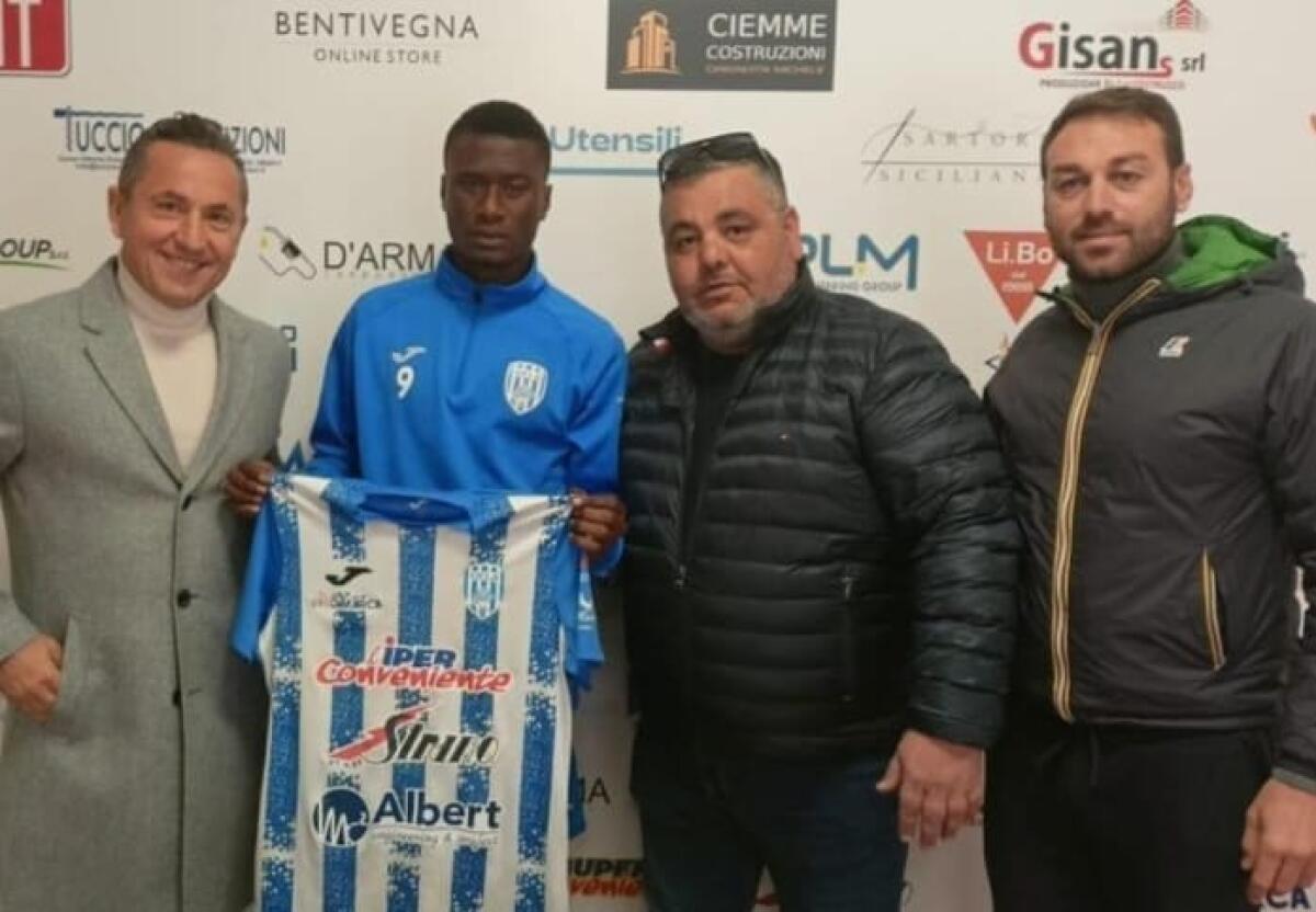 L'attaccante senegalese Laye al Gela, si tratta con Mauro e Retucci - 