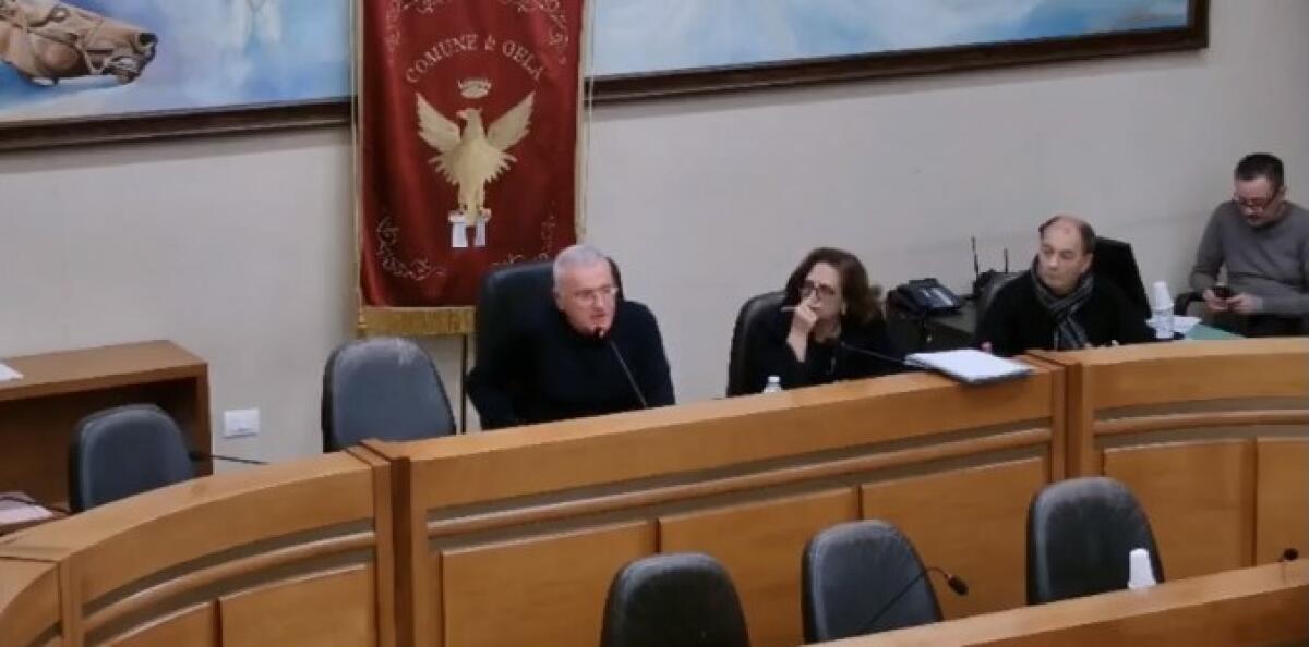 Unione Comuni, "su strategia serve confronto con Collura": passa rinvio in attesa di verifiche - Il presidente Romano in aula