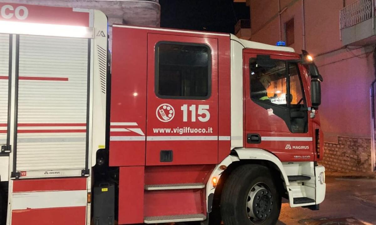 Auto danneggiata dalle fiamme, rogo nella zona di via Virgilio - 