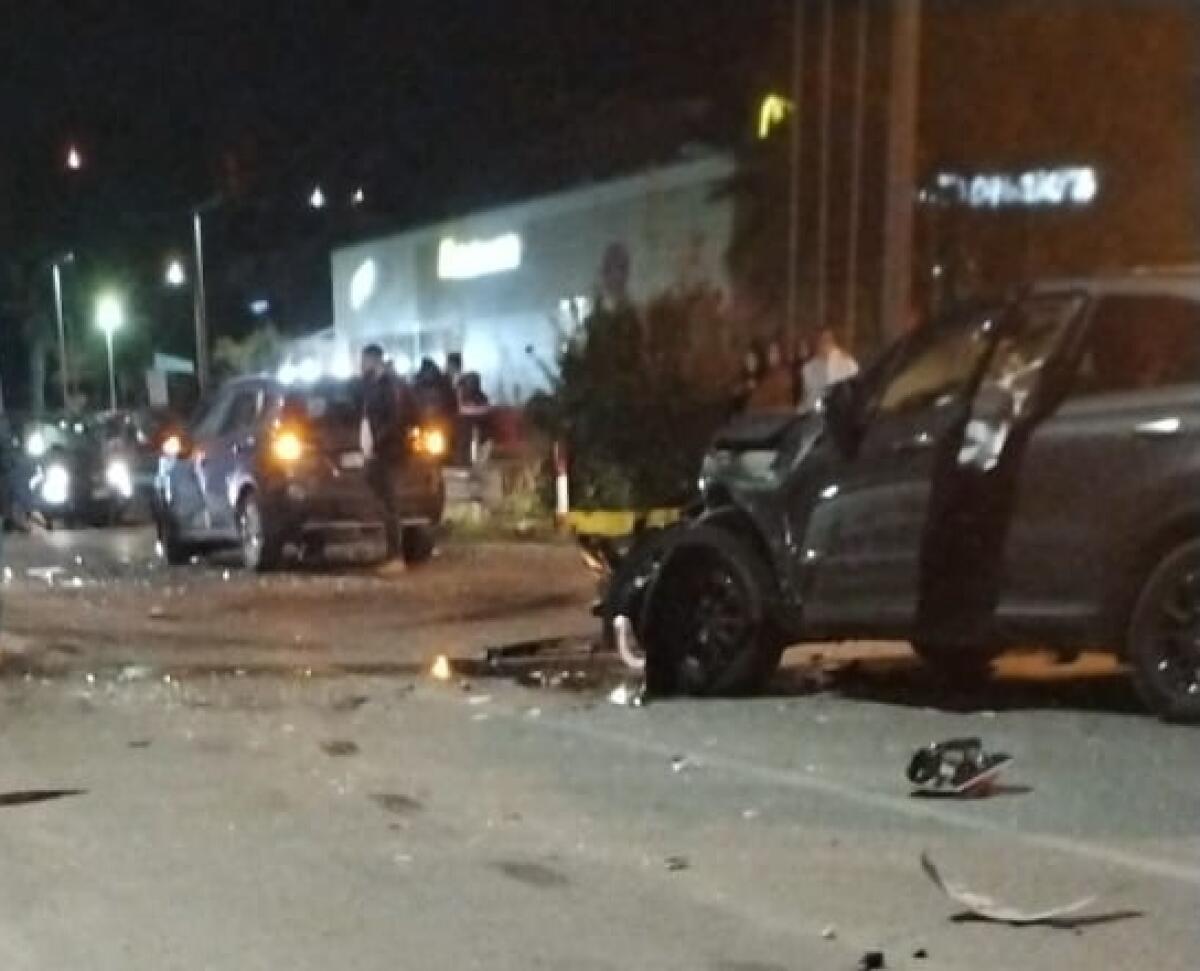 Schianto stradale, nella notte tre auto coinvolte - 