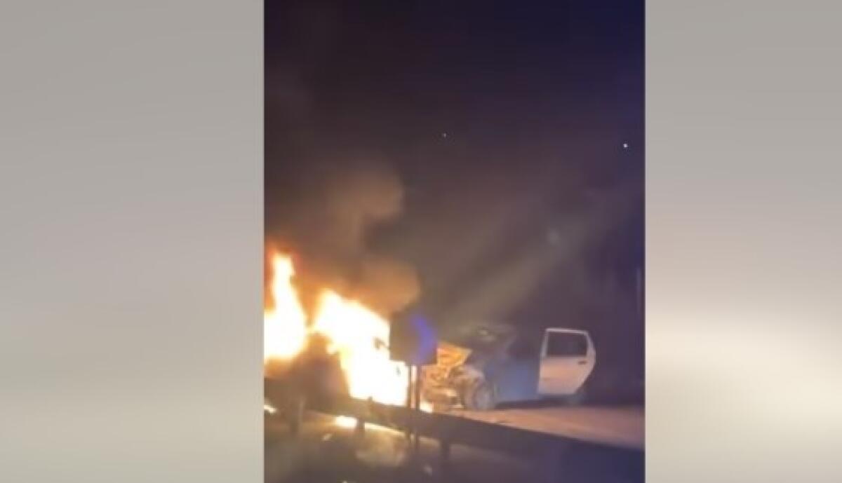 Schianto stradale sulla Gela-Licata, un'automobile in fiamme - Immagine Lanterna Tv