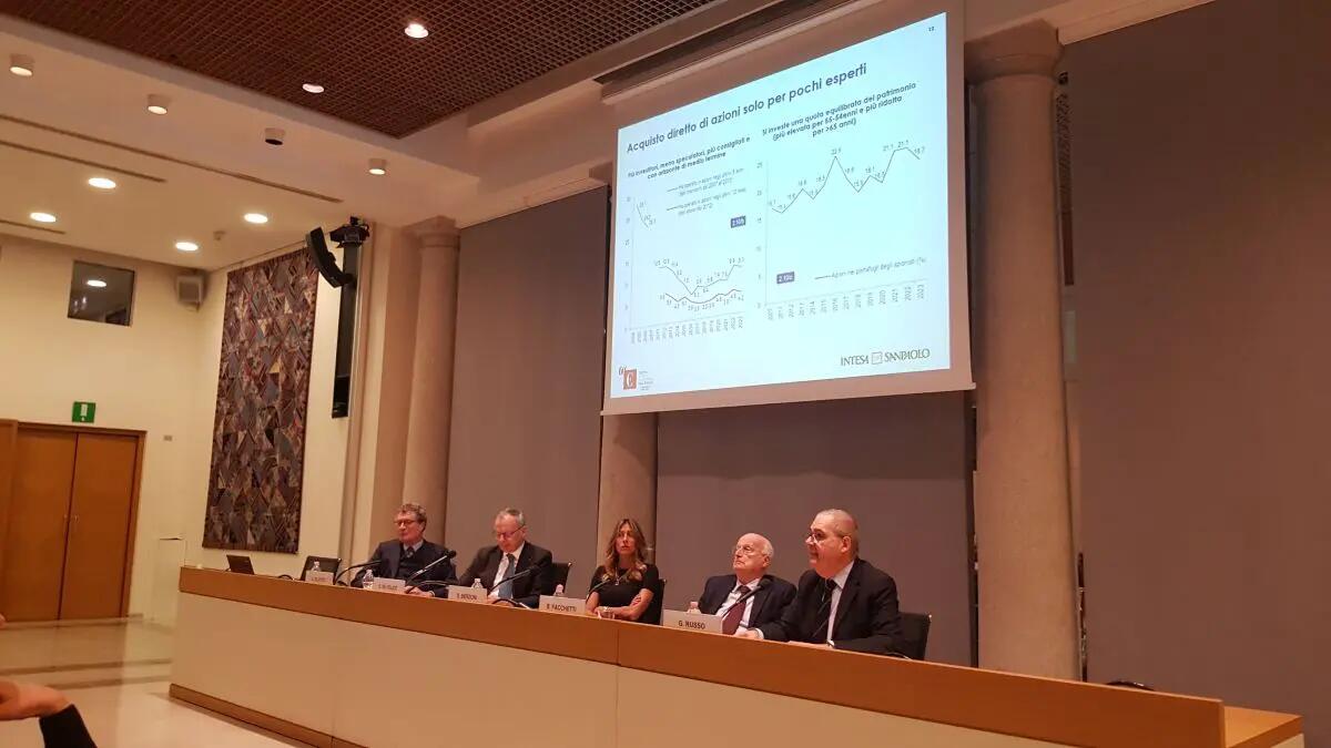 Intesa Sanpaolo, 95% famiglie indipendente finanziariamente - 