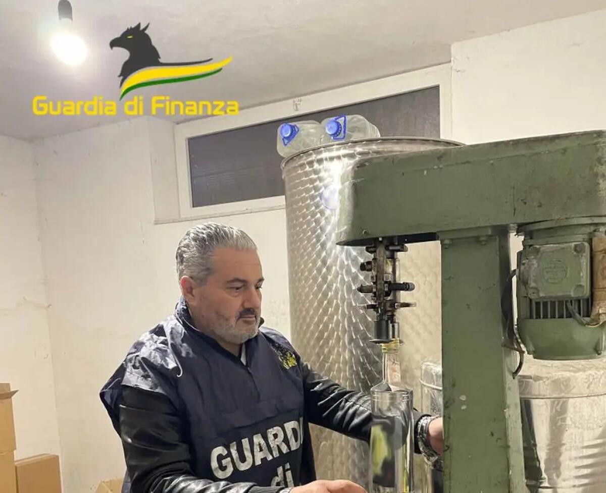 Made in Italy, sequestrati 8 mila litri di champagne, olio e alcol - 