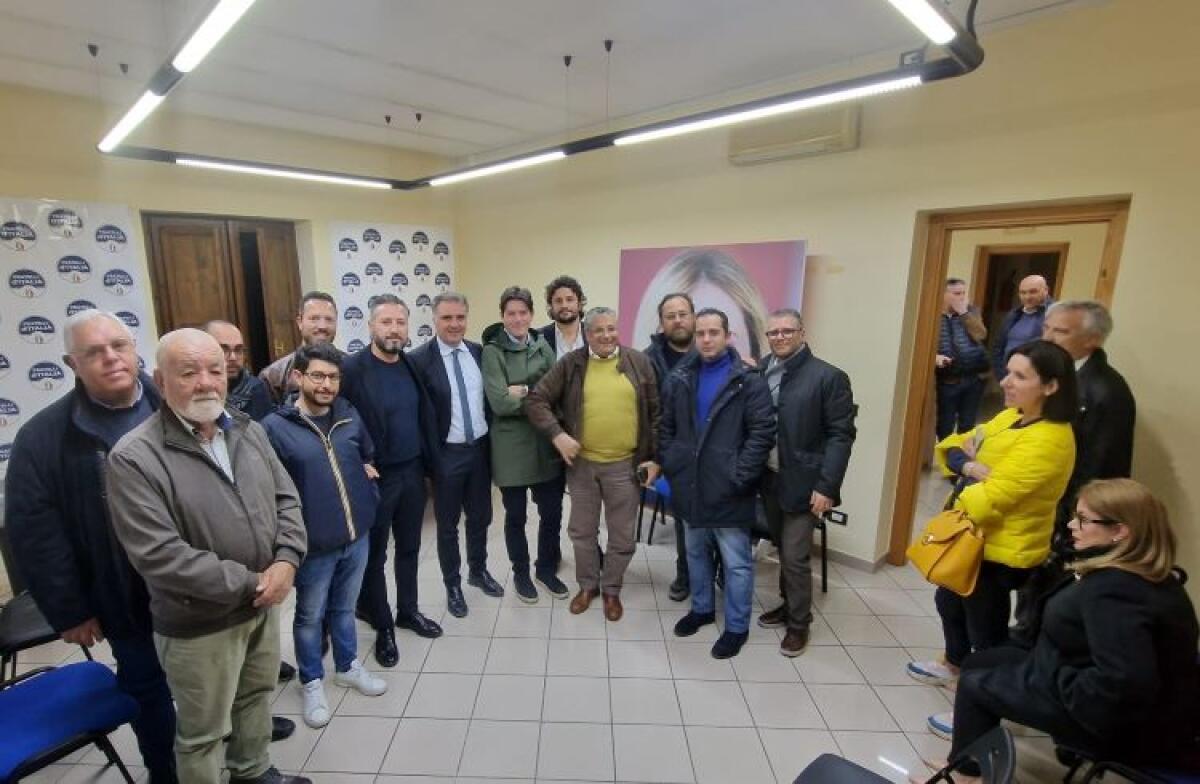 FdI guarda alle amministrative, Scuvera ha incontrato direttivo: priorità a lista e candidato - Il gruppo di FdI insieme a Catania