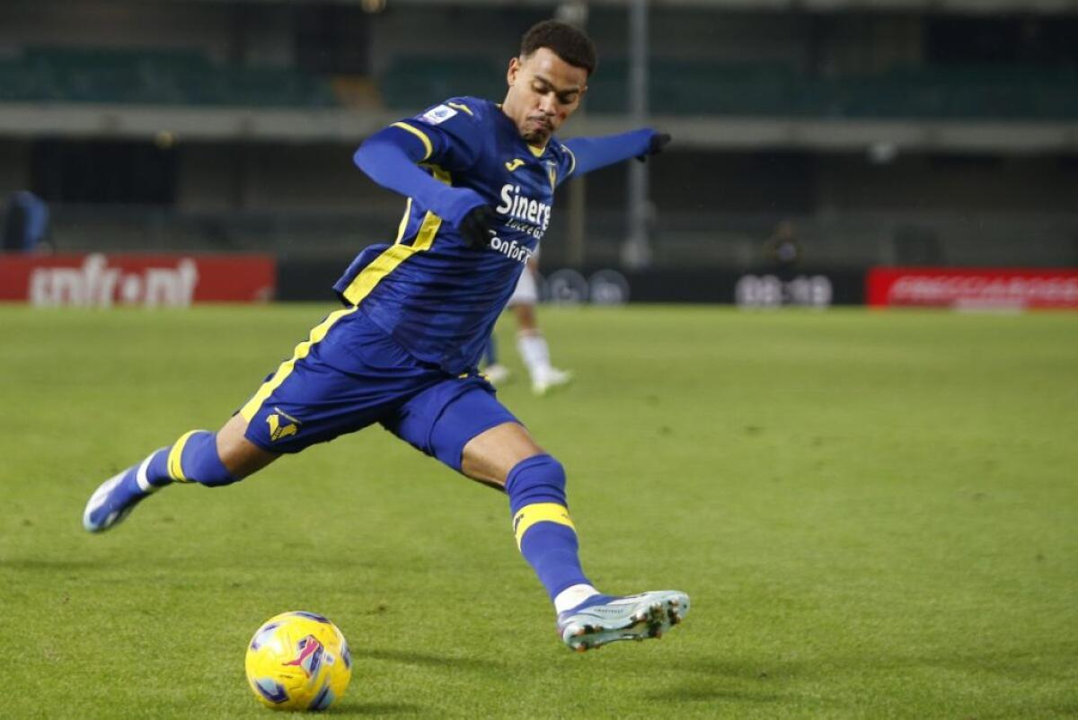 Il Verona batte 2-0 il Cagliari e si rilancia - 