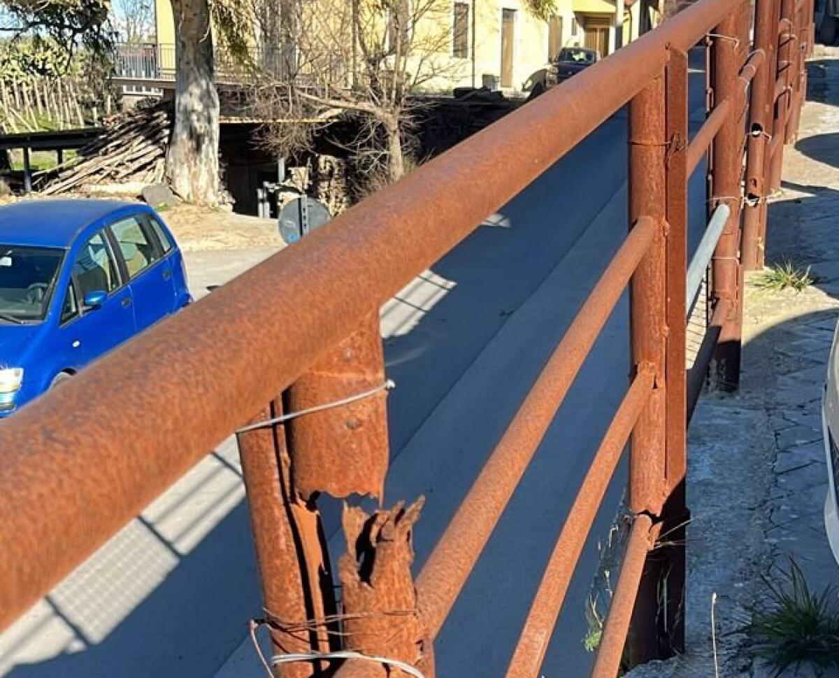 Mazzarino, "ringhiera via Leonardo da Vinci simbolo di un'amministrazione immobile" - 