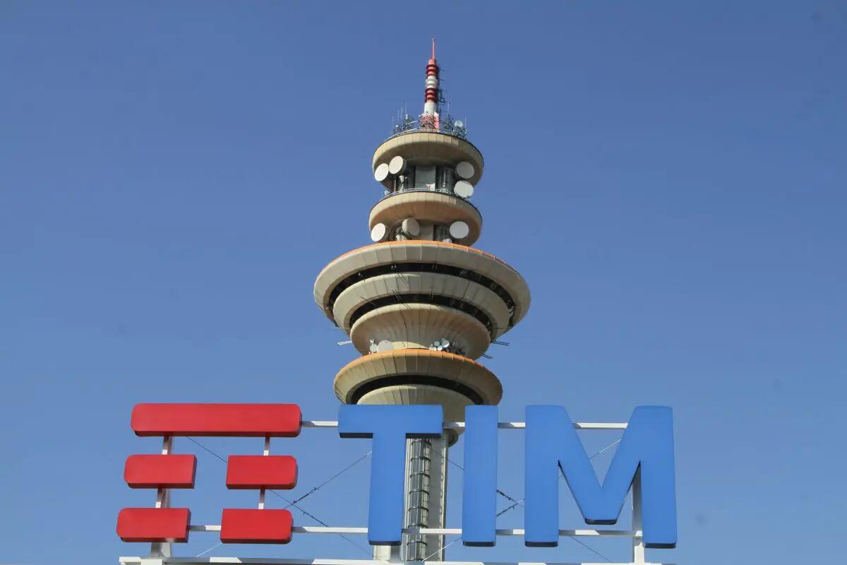 Tim, via libera del Governo alla cessione della rete a Kkr - 