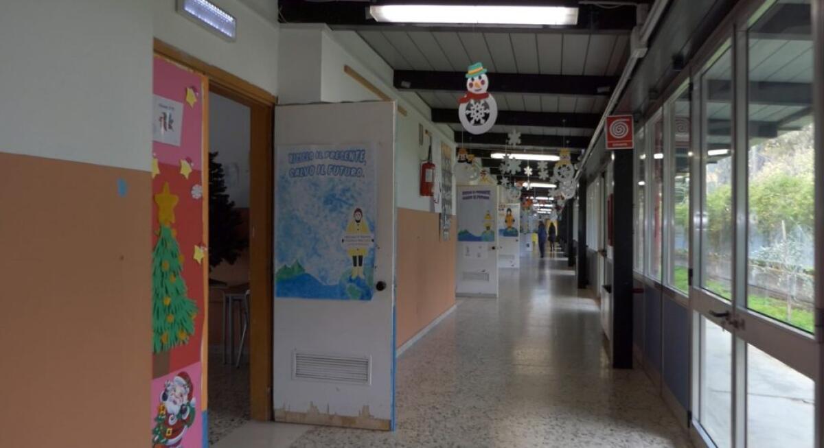 Scuola via Caviaga, stop all'inizio delle lezioni: aule gelide, mancano i riscaldamenti - 