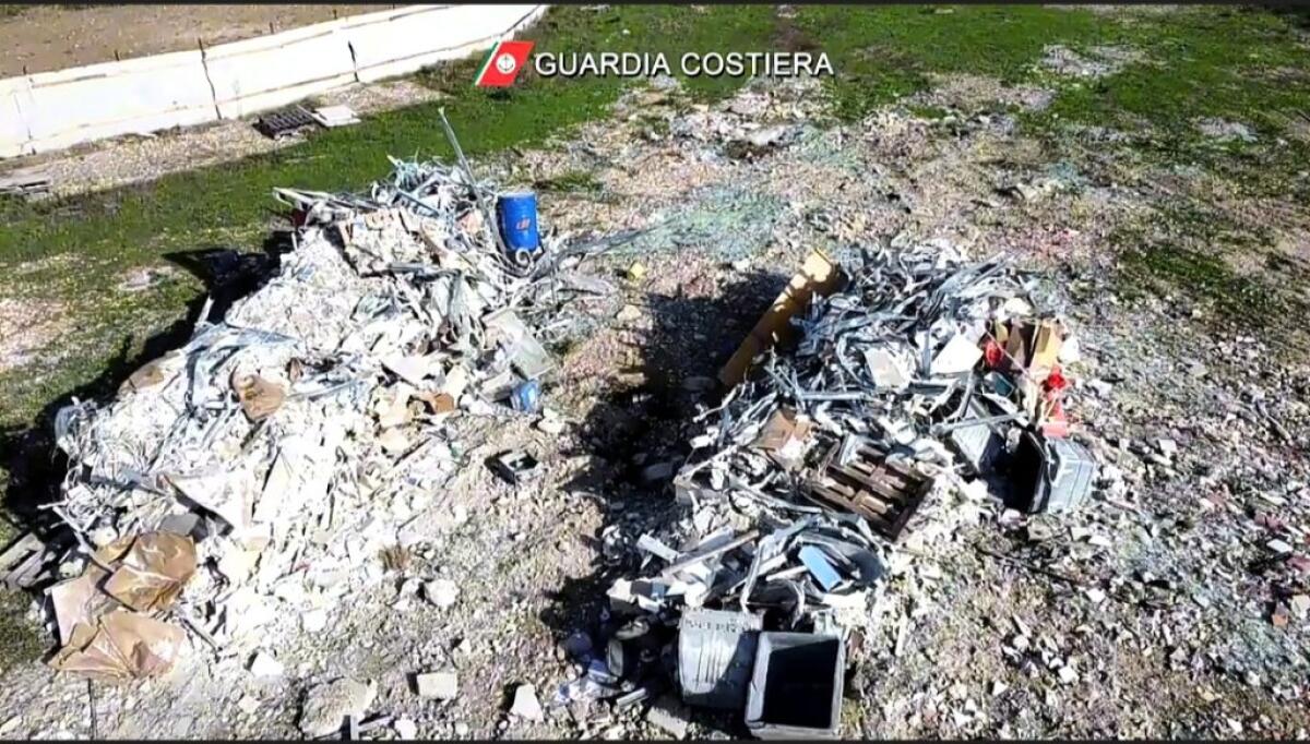 Rifiuti speciali dati alle fiamme, denunciato titolare di un'azienda del settore - 