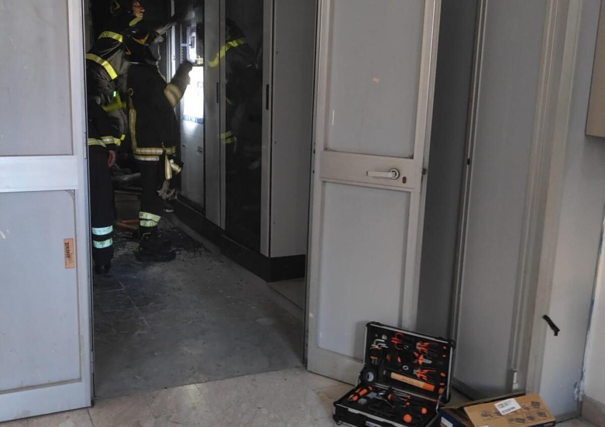 Black out in municipio, cortocircuito nella cabina elettrica - 