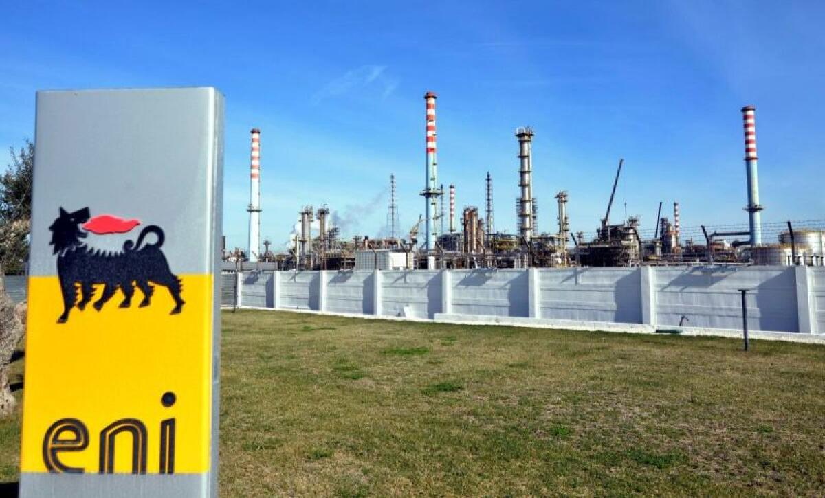 Livorno come Gela, Eni avvia la riconversione del sito: sarà la terza bioraffineria - RAFFINERIA ENI DI TARANTO
