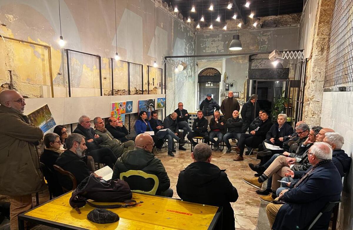 I dem attesi al varco, altro tempo per scegliere: nell'agorà poco spazio per ulteriori tatticismi - Una delle prime riunioni dell'agorà politica