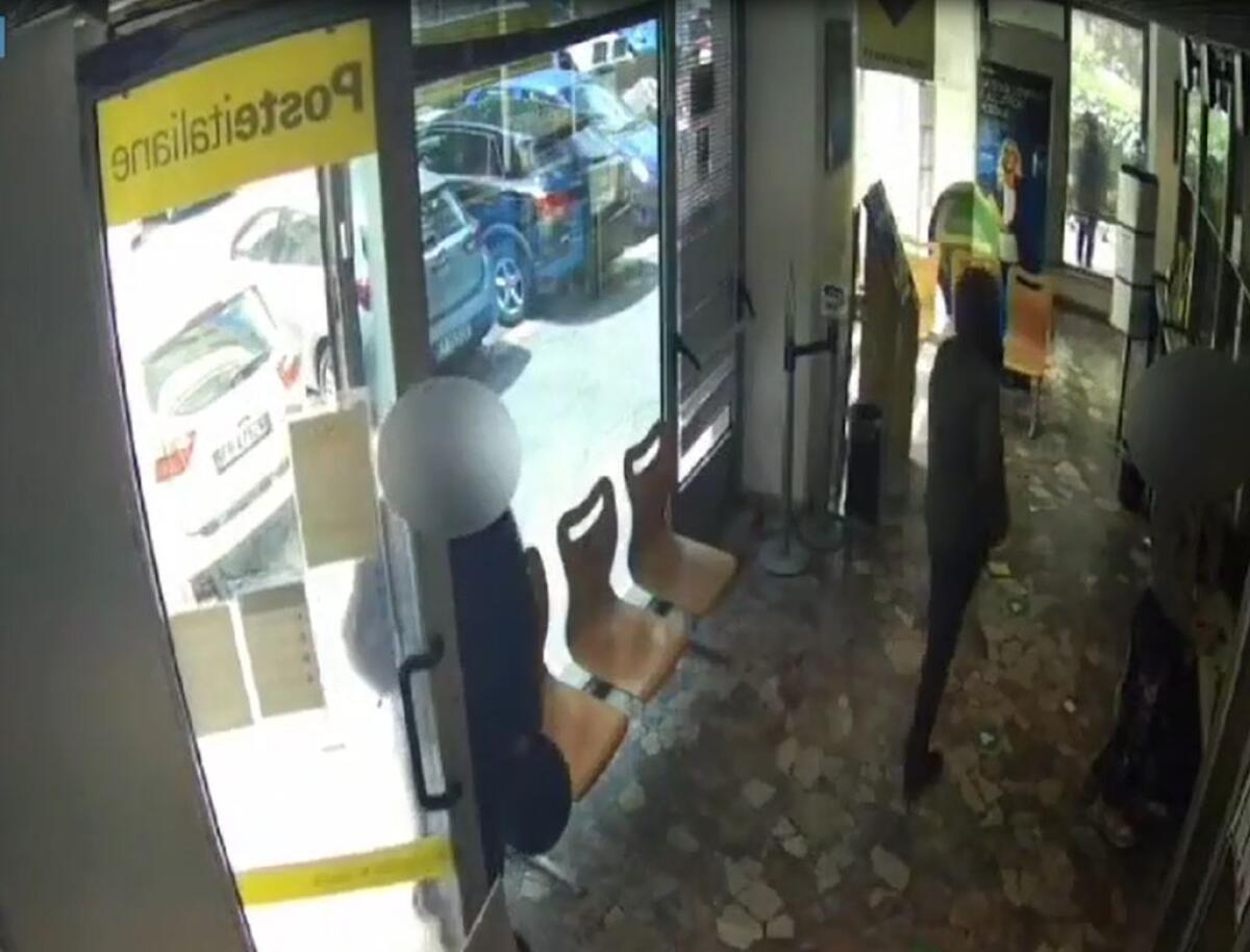Rapine a uffici postali, smantellata banda del buco a Roma -
