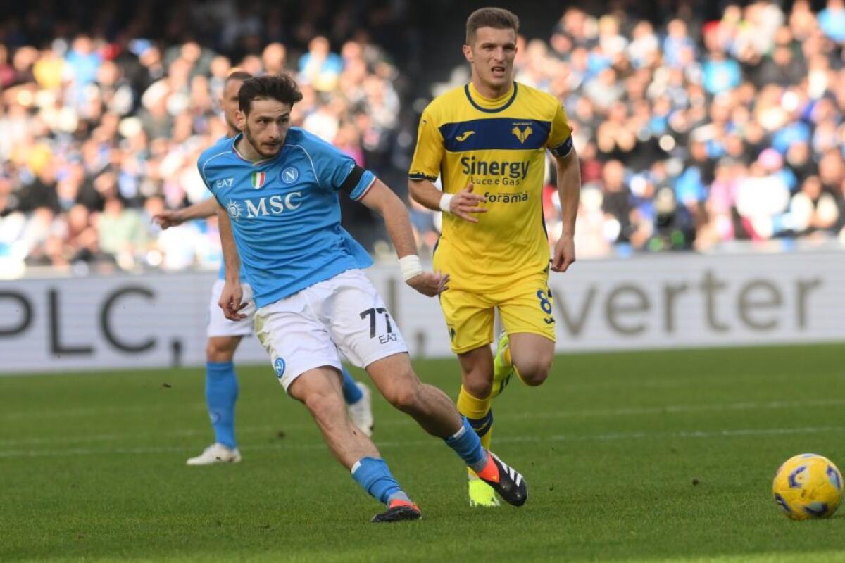 Ngonge e magia Kvaratskhelia, il Napoli ribalta il Verona 2-1 - 