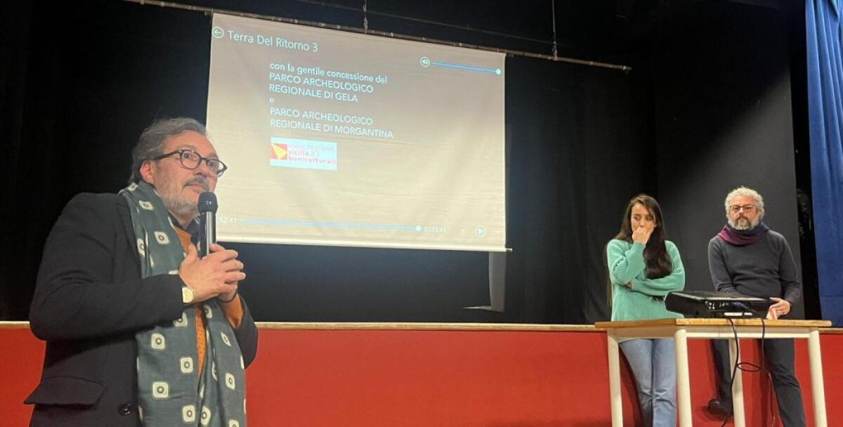 "Terra del ritorno", l'opera di Chiaramonte nel documentario presentato al teatro "Antidoto" - 