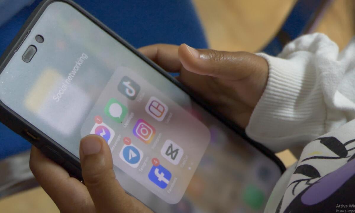 Cellulare "vietato" fino ai 12 anni? La nuova proposta di legge -