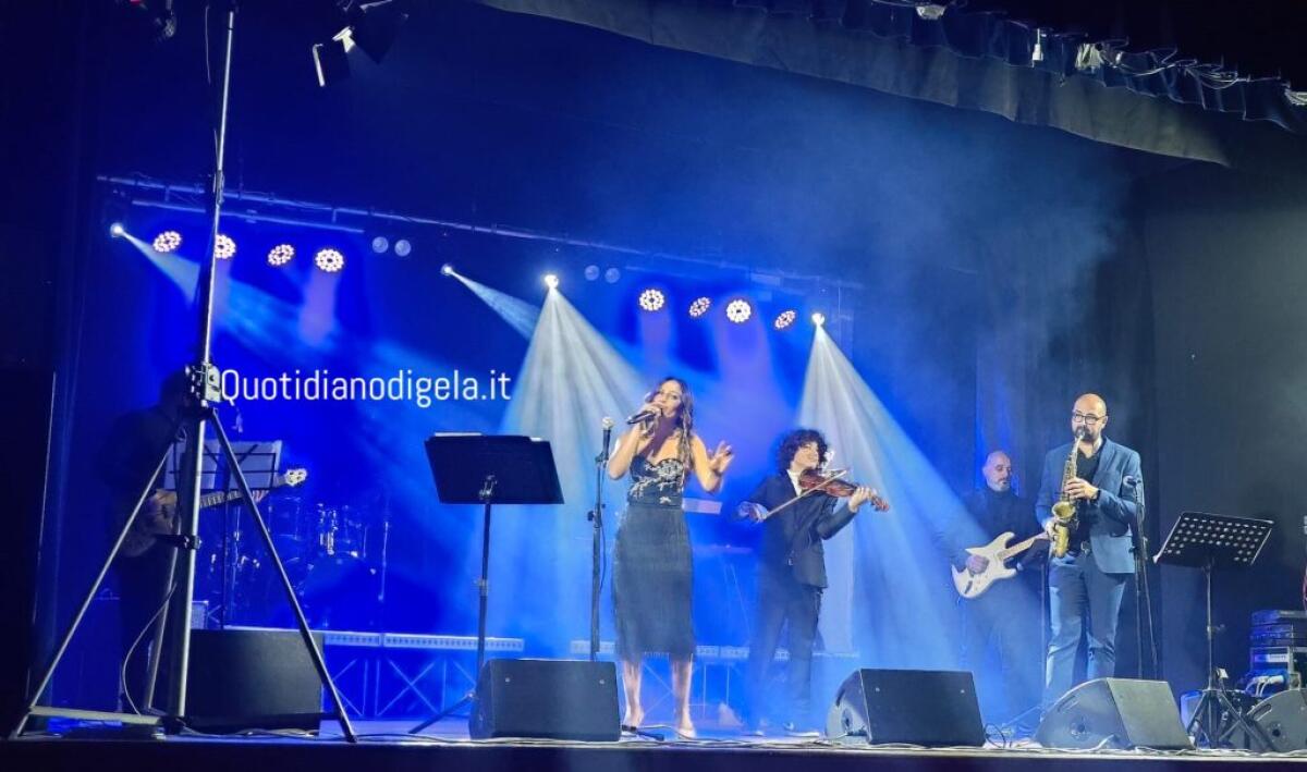 Samuele Palumbo e il suo violino incantano il pubblico, un'esibizione da talento vero - Un momento della sua esibizione