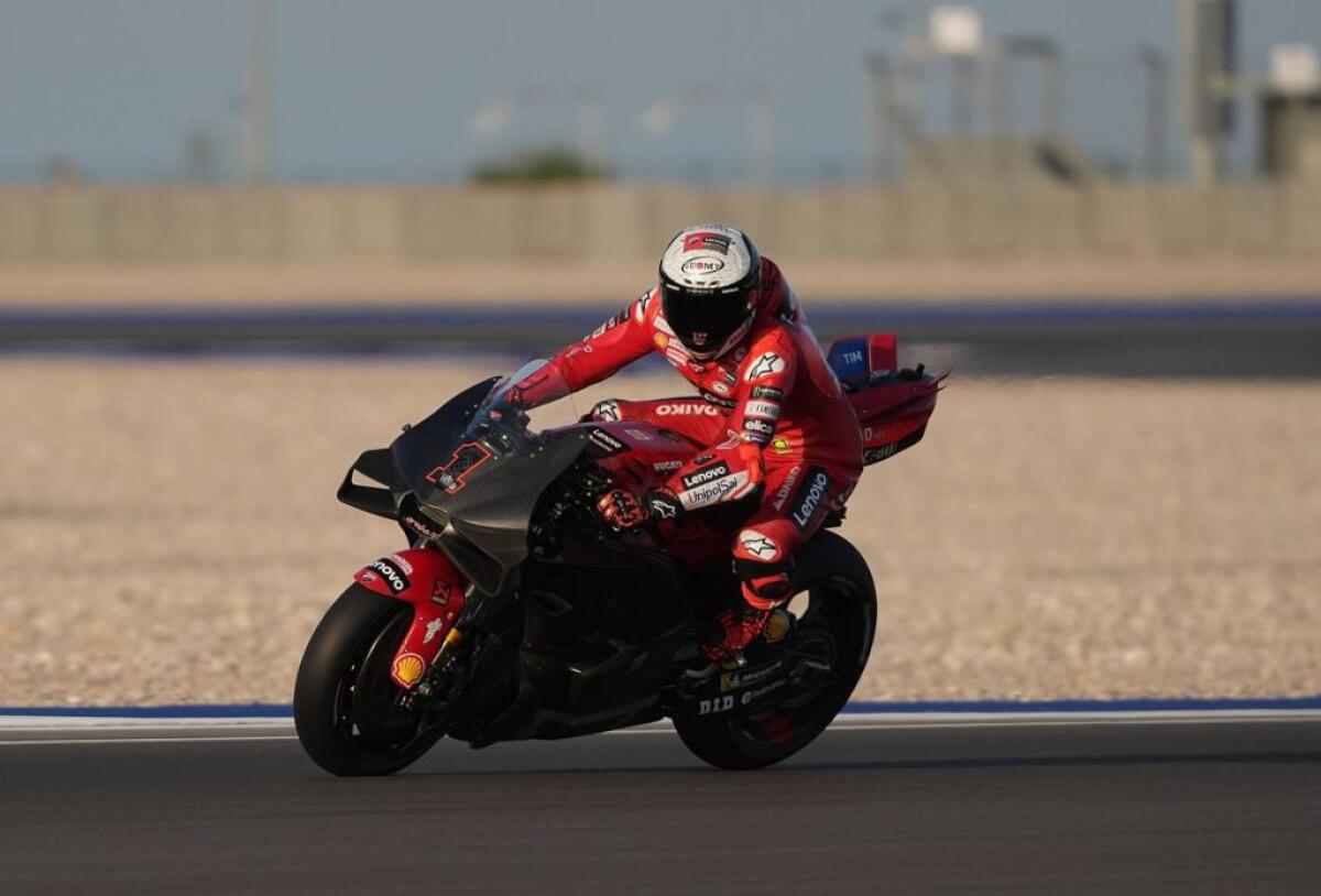 Bagnaia vince in Qatar davanti a Binder e Martin - 