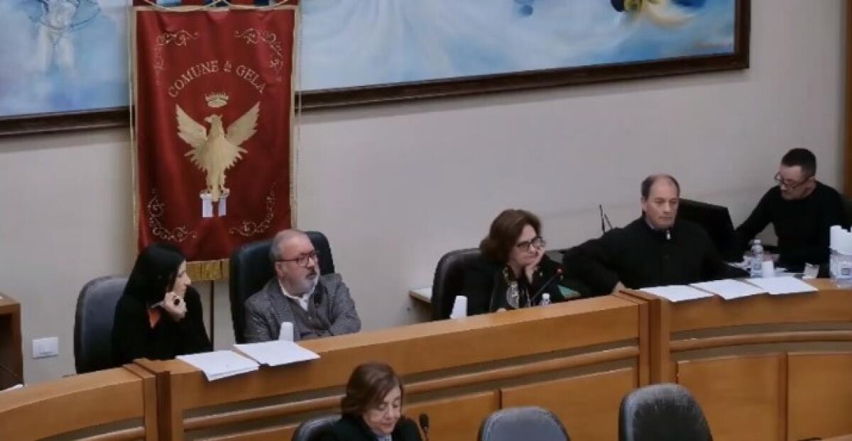 In consiglio ok pubblica utilità per immobili abusivi, stop al regolamento su forniture idriche - 