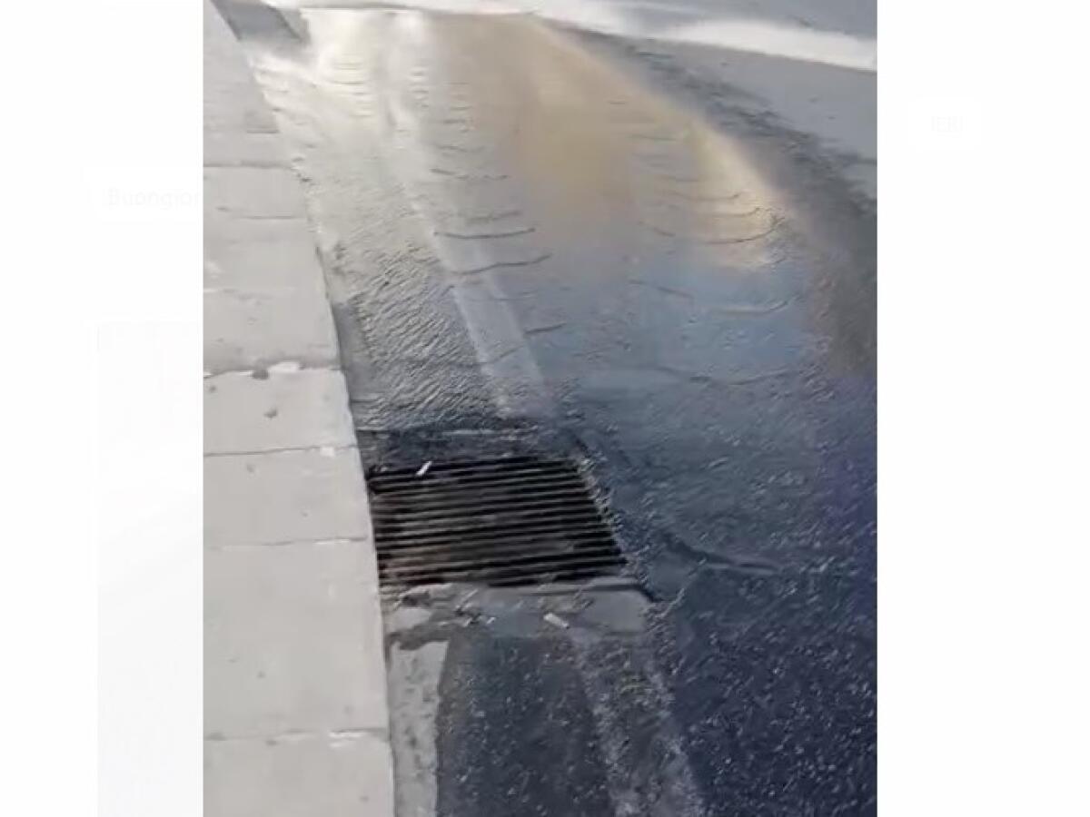 "Da mesi l'acqua finisce in strada", "Aria nuova" segnala un guasto alla condotta idrica -