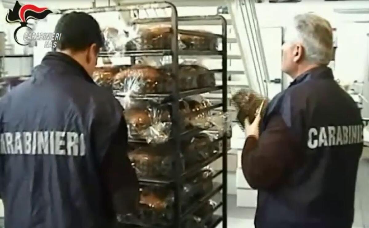 Nas sequestrano due tonnellate tra uova di pasqua e colombe - 